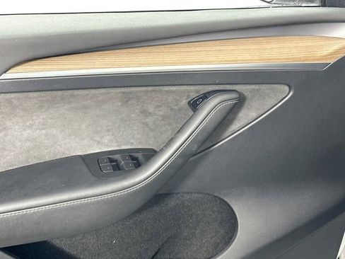 Used 2022 Tesla Model Y Long Range image 20