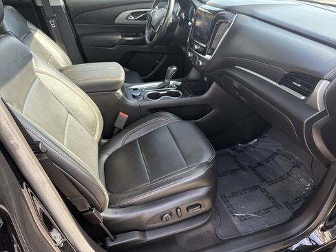 Used 2020 Chevrolet Traverse LT image 24