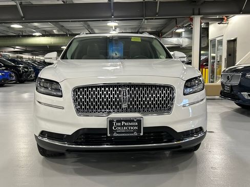Used 2023 Lincoln Nautilus Reserve w/ Luxury Package AWD/4WD image 6
