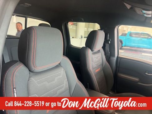 Used 2022 Nissan Frontier Pro-X image 6