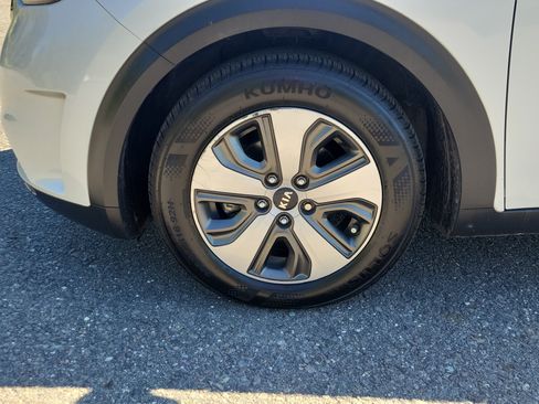 Used 2018 Kia Niro LX FWD image 12