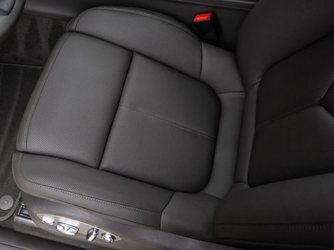 New 2026 Porsche Macan image 25