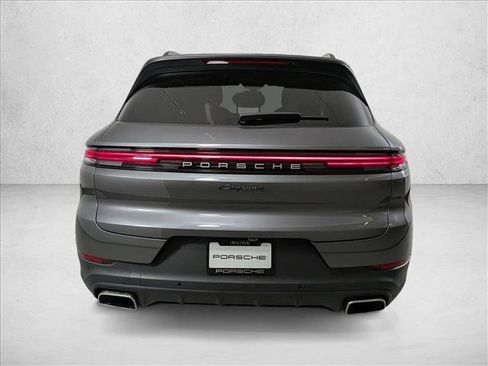 Used 2025 Porsche Cayenne image 10