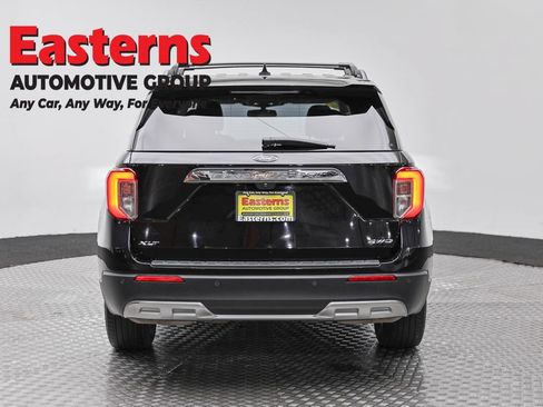 Used 2022 Ford Explorer XLT w/ Equipment Group 202A AWD/4WD image 6