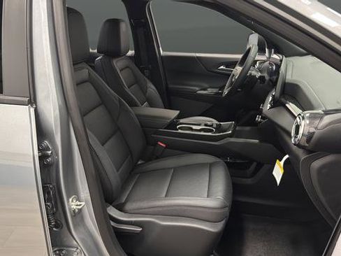 New 2026 Chevrolet Equinox LT w/ Convenience Package II image 2