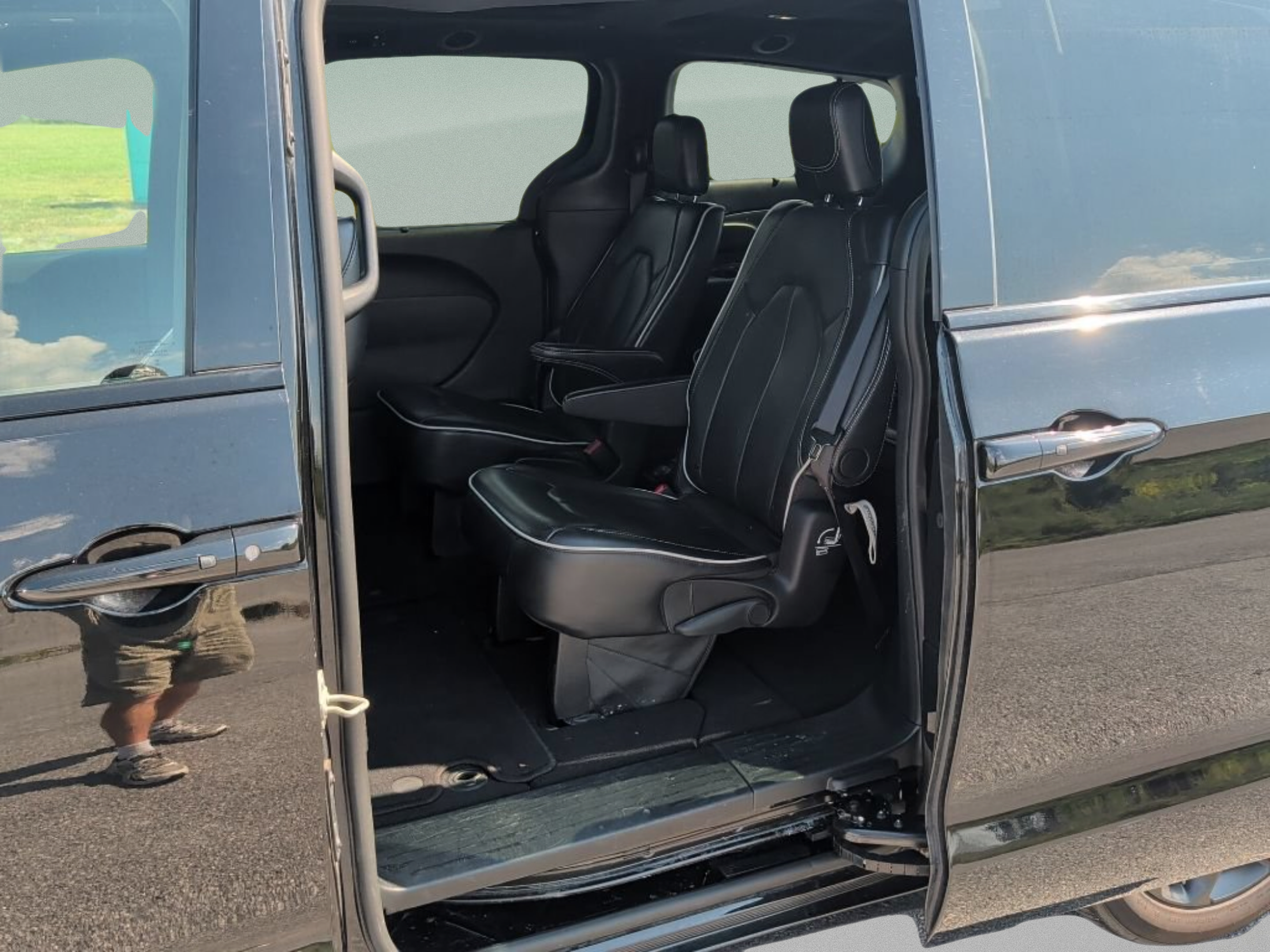 Used 2025 Chrysler Pacifica Limited FWD image 37