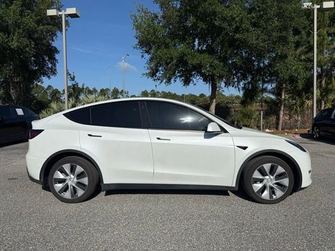 Used 2022 Tesla Model Y Long Range image 8