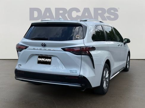 Used 2023 Toyota Sienna Limited AWD/4WD image 7