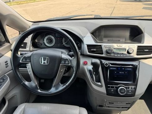 Used 2016 Honda Odyssey Touring Elite image 19