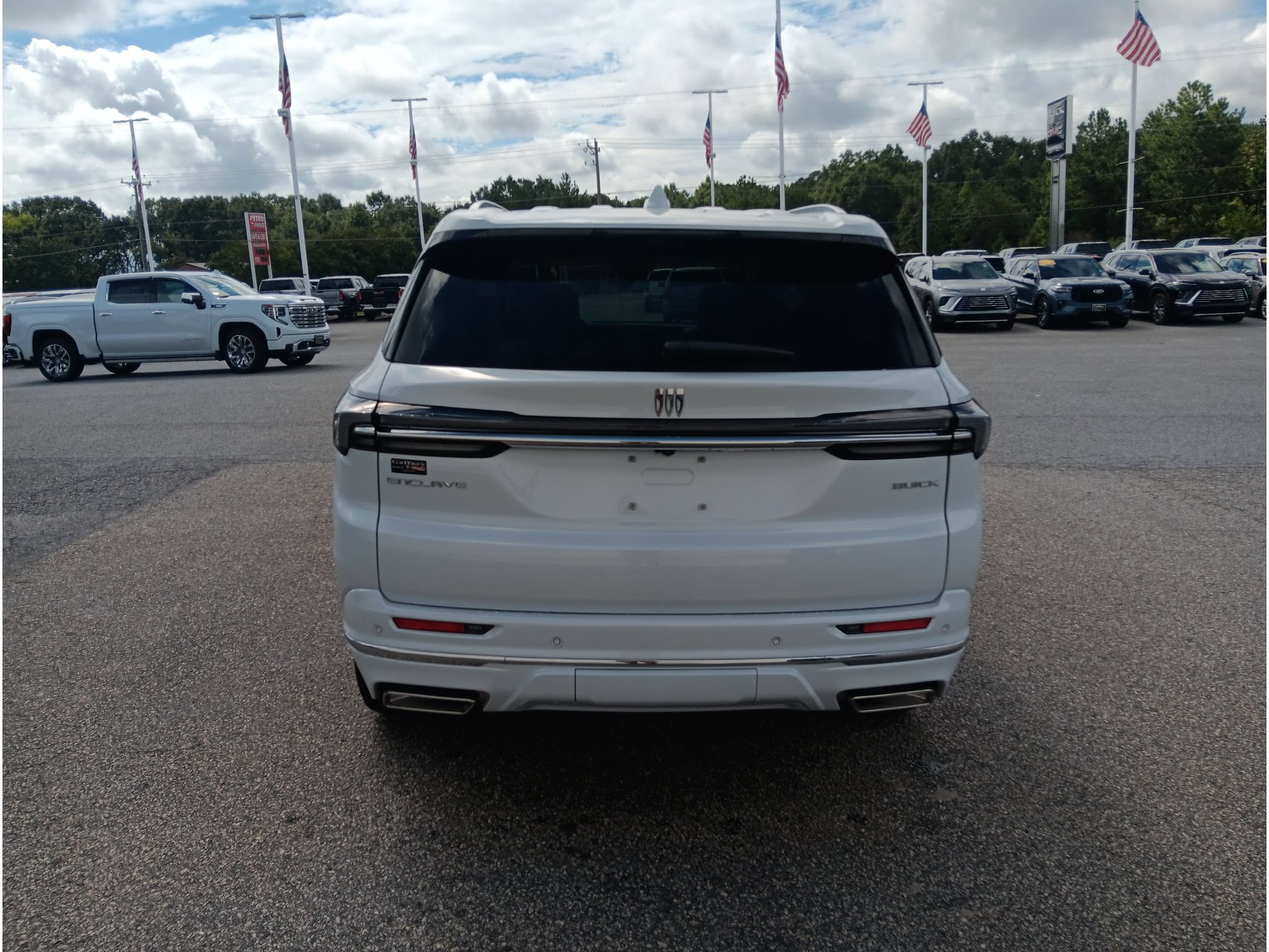 New 2027 Buick Enclave Avenir w/ LPO, Floor Liner Package FWD image 4