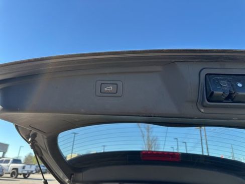 Used 2018 Subaru Outback 2.5i Limited image 6