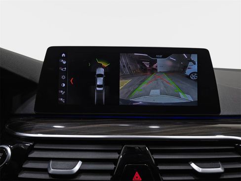 Used 2017 BMW 540i xDrive image 22