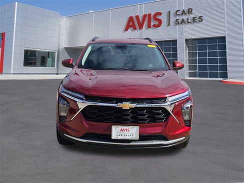 Used 2025 Chevrolet Trax LT w/ LT Convenience Package image 10