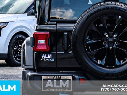Used 2024 Jeep Wrangler Unlimited Sahara AWD/4WD image 13