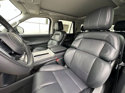 New 2026 Lincoln Navigator Reserve AWD/4WD image 17