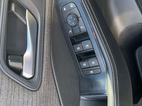 Used 2023 Nissan Rogue SV AWD/4WD image 13