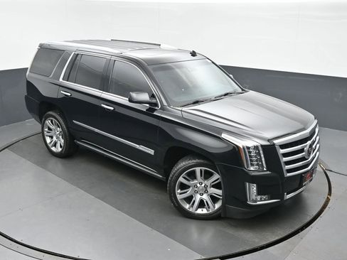 Used 2015 Cadillac Escalade Premium image 32