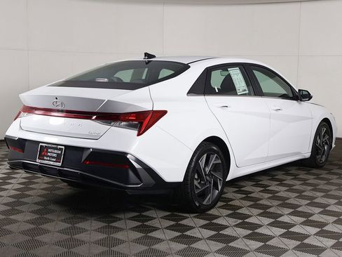 Used 2025 Hyundai Elantra Limited FWD image 12