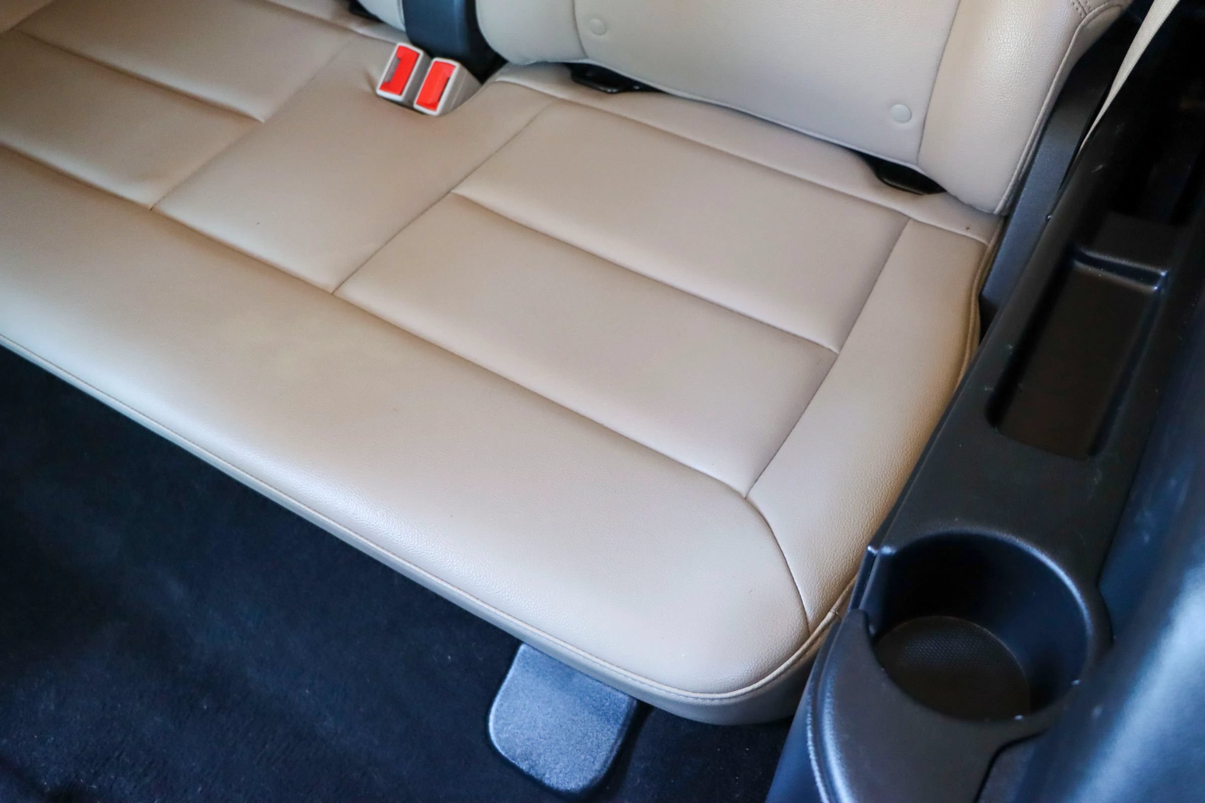 Used 2020 Ford Explorer Limited RWD image 19