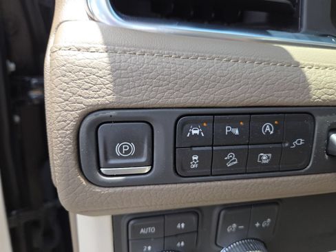 Used 2022 GMC Yukon Denali AWD/4WD image 14