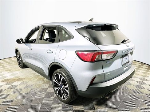 Used 2022 Ford Escape SE w/ SE Sport Appearance Package image 5