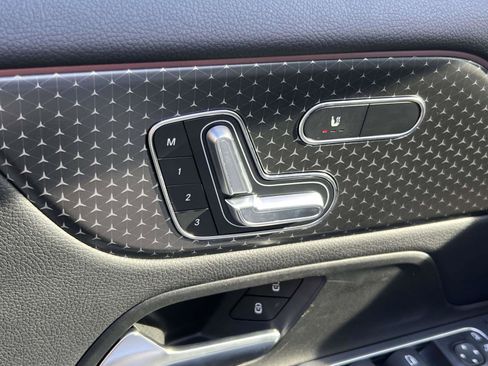 Certified 2024 Mercedes-Benz EQB 300 4MATIC image 28