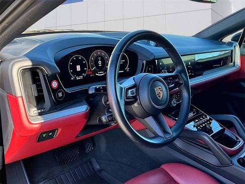 Used 2024 Porsche Cayenne Coupe image 4