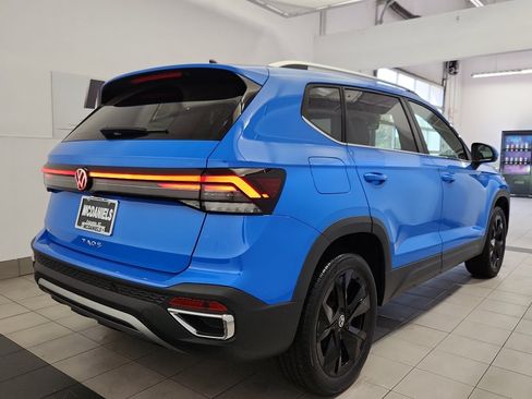 New 2026 Volkswagen Taos SE FWD image 4