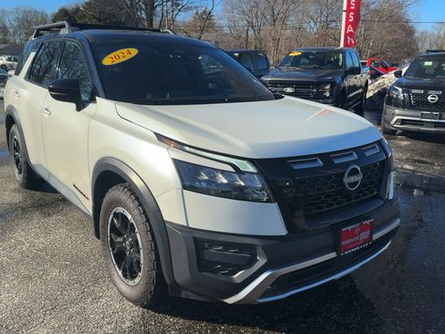 Used 2024 Nissan Pathfinder Rock Creek image 2