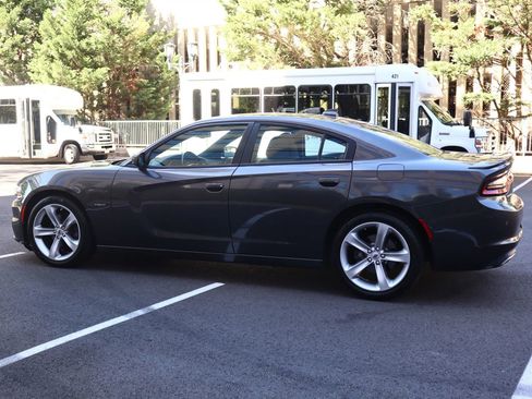 Used 2018 Dodge Charger R/T image 11