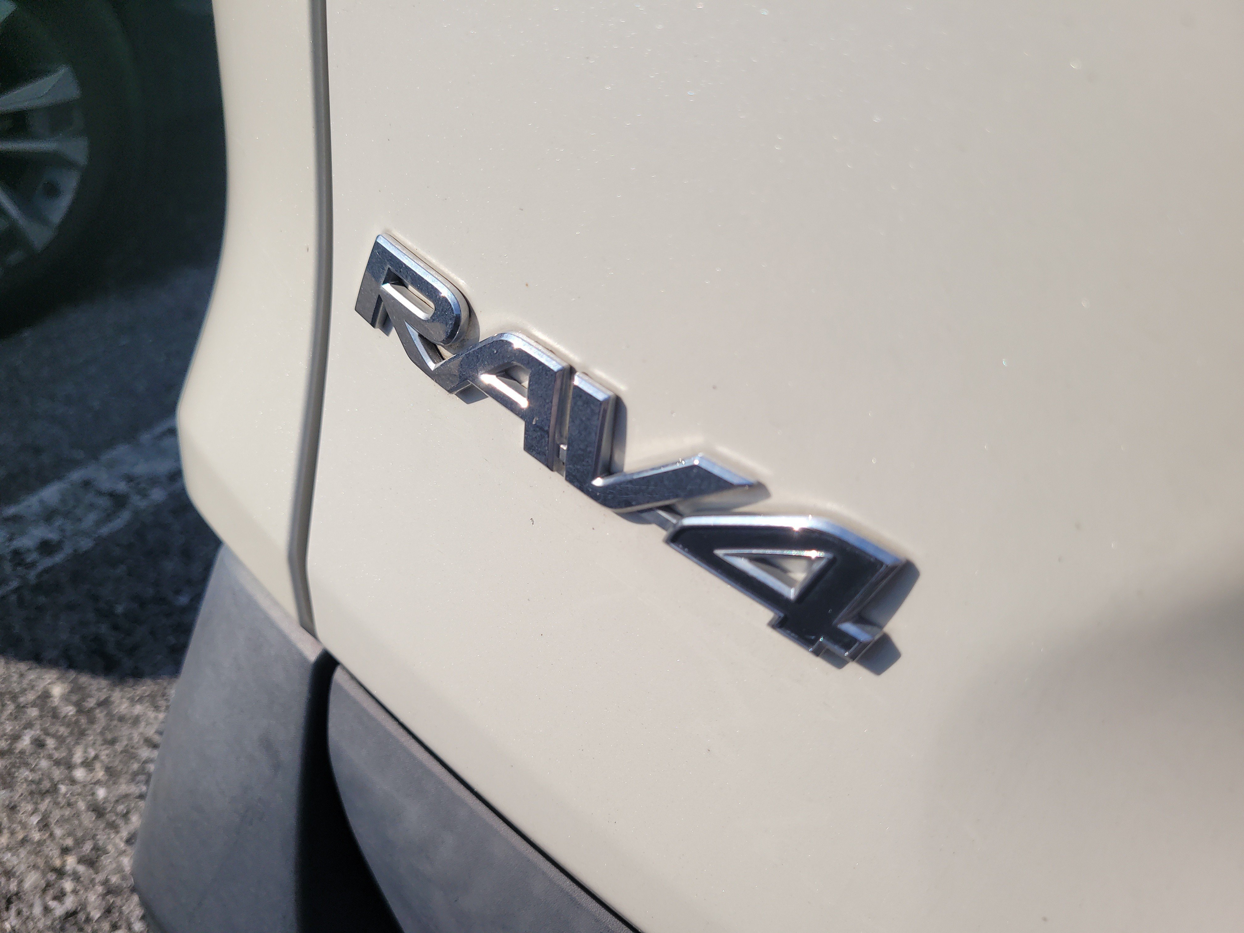 Used 2021 Toyota RAV4 Limited FWD image 11