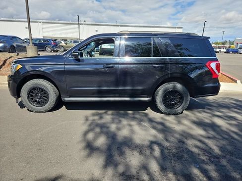 Used 2019 Ford Expedition XLT w/ Equipment Group 201A AWD/4WD image 2