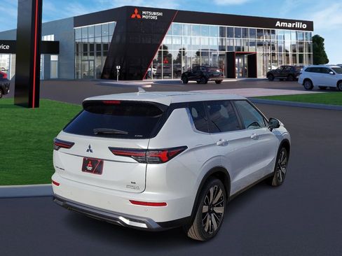 New 2025 Mitsubishi Outlander SE image 3