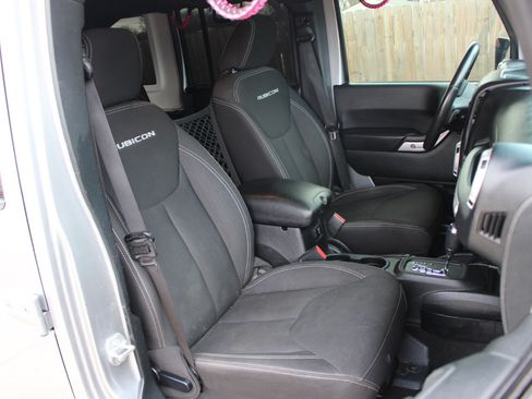 Used 2016 Jeep Wrangler Unlimited Rubicon w/ Connectivity Group image 35