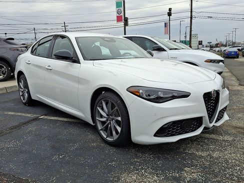 New 2025 Alfa Romeo Giulia AWD image 3