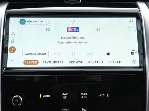 Used 2022 Land Rover Discovery Sport SE image 29