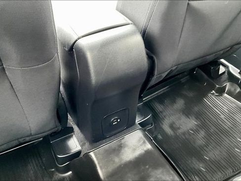 Used 2021 Ford Escape SE image 25