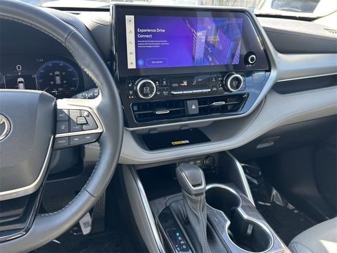 Used 2023 Toyota Highlander Platinum image 21