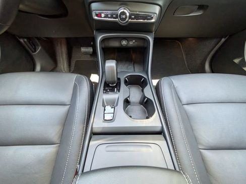 Certified 2025 Volvo XC40 B5 Core AWD/4WD image 24