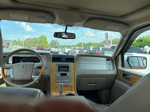 Used 2007 Lincoln Navigator 4WD image 8