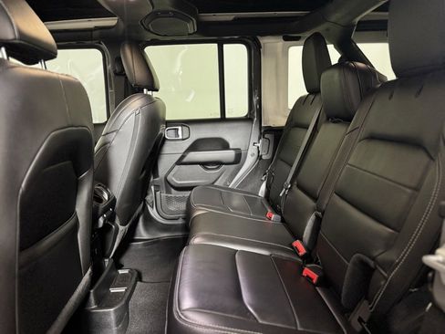 Used 2021 Jeep Wrangler Unlimited Sahara image 21