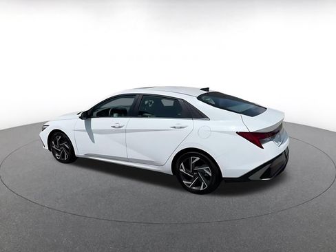 Used 2025 Hyundai Elantra SEL FWD image 11