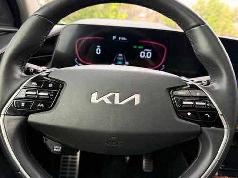 Used 2023 Kia Niro EX Touring FWD image 15