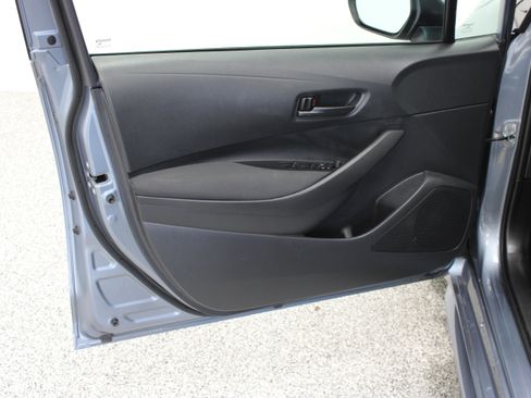 Used 2025 Toyota Corolla LE FWD image 12
