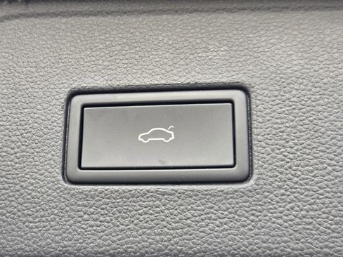 Used 2022 Volkswagen Atlas SEL R-Line image 31