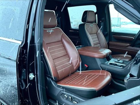 Used 2024 GMC Sierra 3500 Denali Ultimate image 7