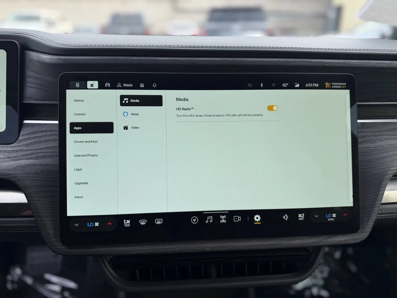 Used 2025 Rivian R1S Adventure Dual AWD/4WD image 32