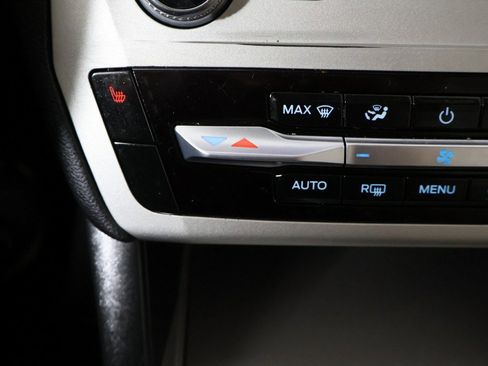 Used 2022 Ford Explorer XLT image 47