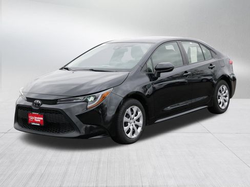Used 2022 Toyota Corolla LE image 3