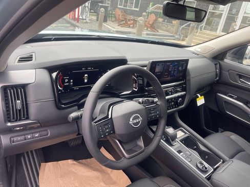 New 2026 Nissan Pathfinder SL image 11